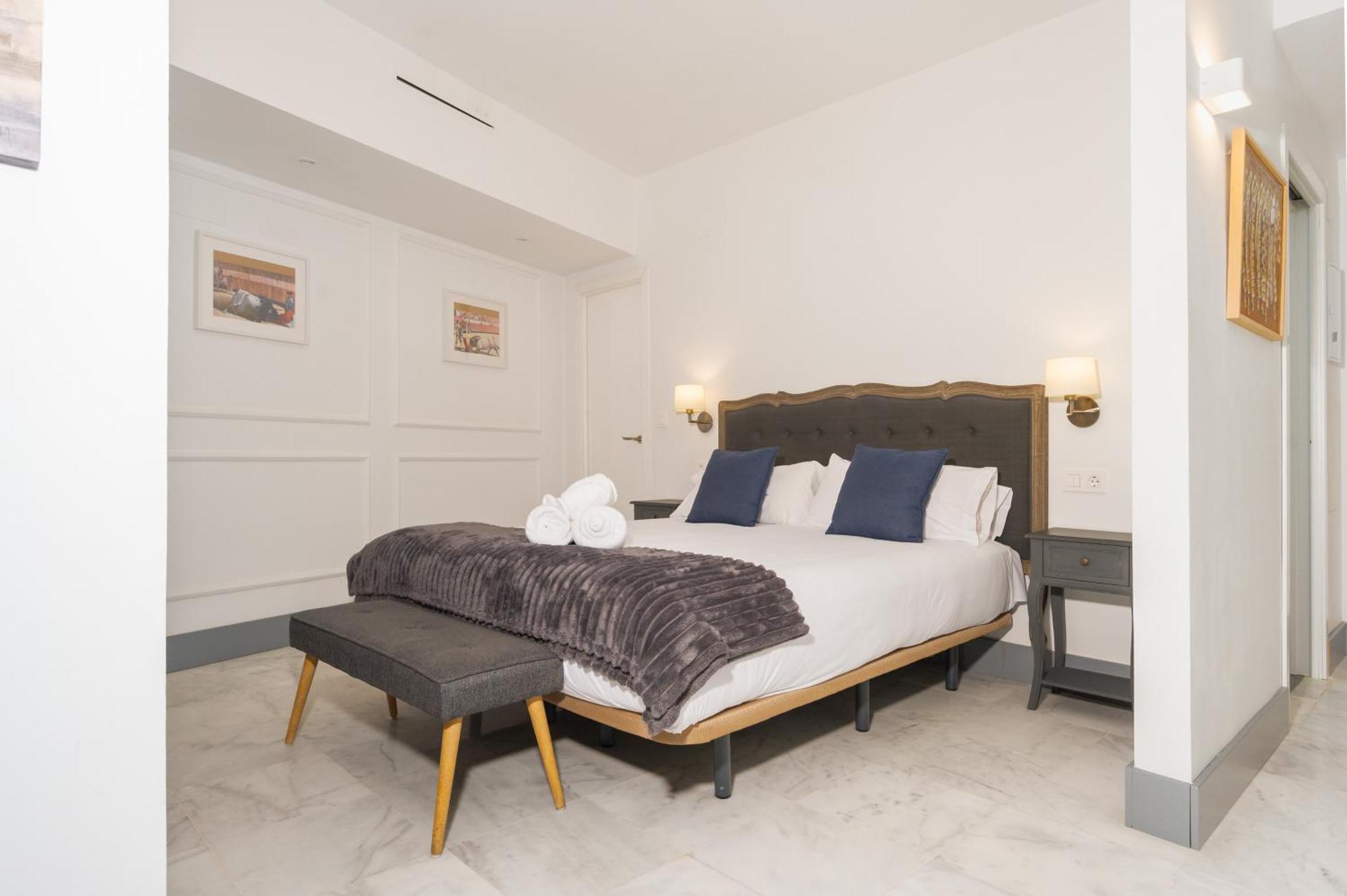 Panther Home Francos Sevilla Buitenkant foto
