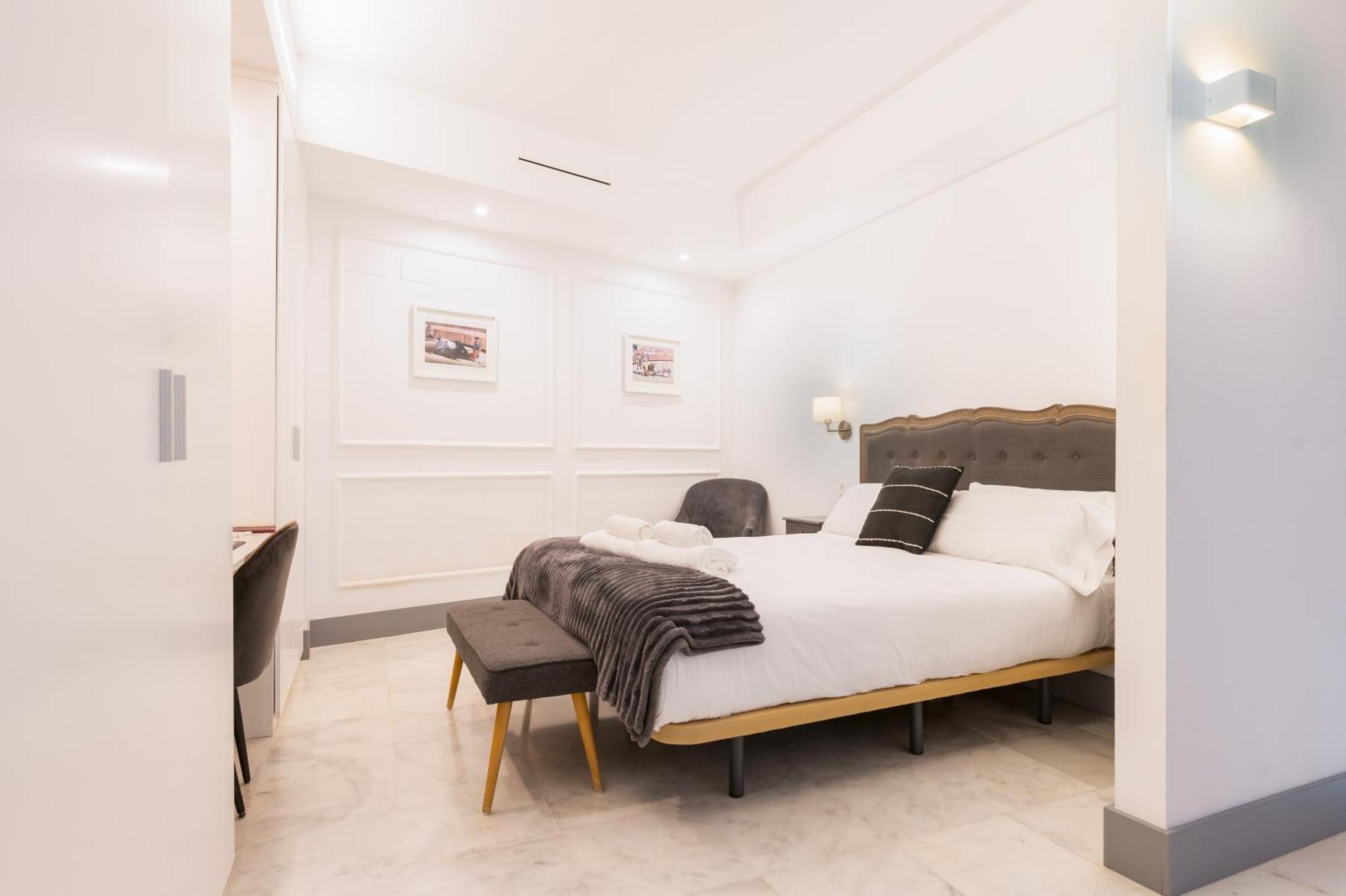 Panther Home Francos Sevilla Buitenkant foto